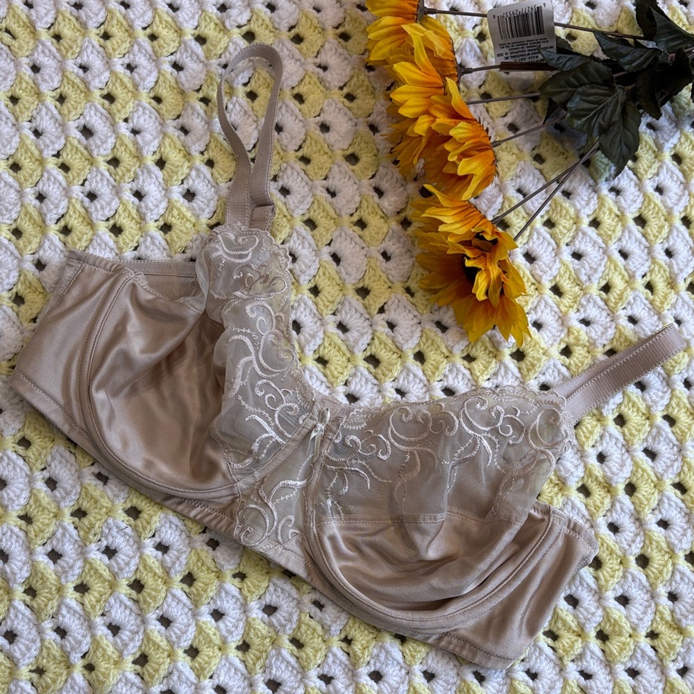 Wacoal Nude Lace-Accent Embroidery Underwire Bra Beads Details Women's Size 40D!